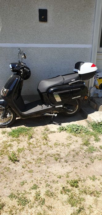 Vand scuter pe benzina