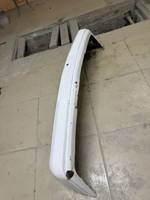 Бампер передний на мерс 124