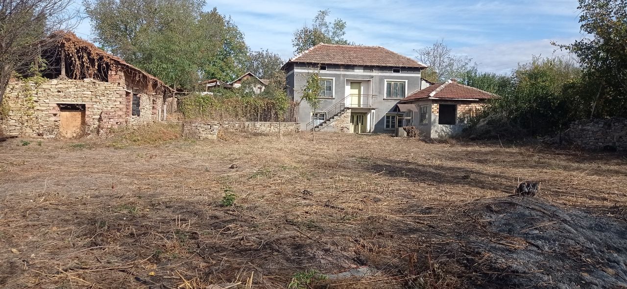 Продава се Къща в Павликени - 100 кв.м за 150 €/кв.м - Снимка #4