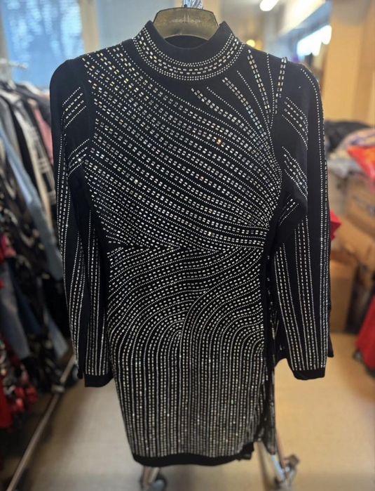 Дамска рокля с камъни