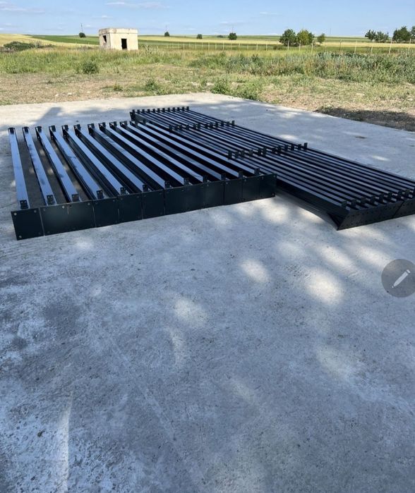Vand structura metalică 20x10x4 Pret 6000euro 

10 cuzineti 
10 stâlpi