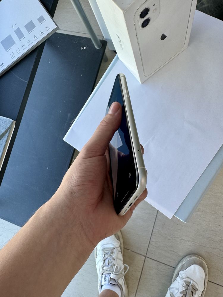 Iphone 11, бял, 64 GB