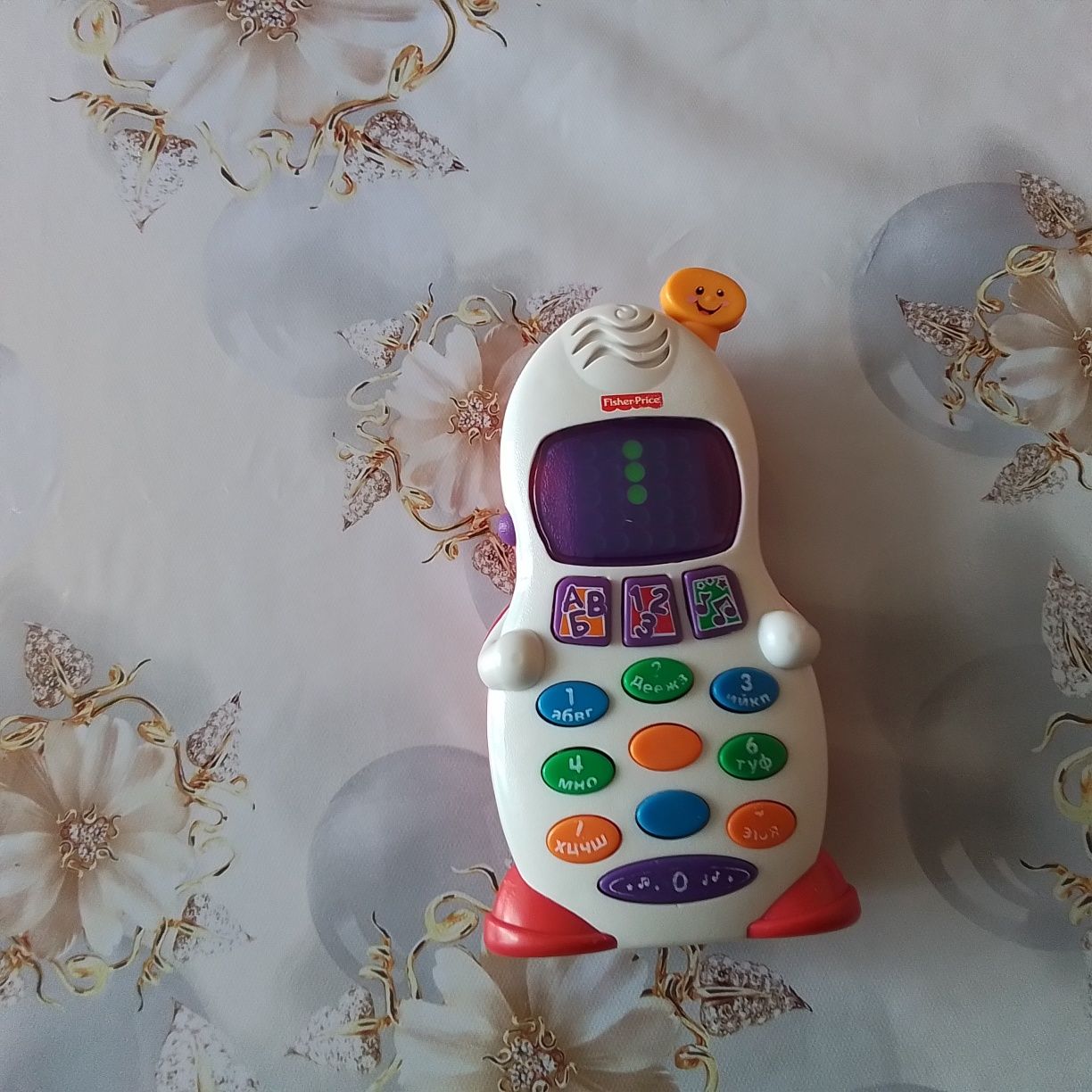 Обучающий телефон с экраном для детей от Fisher Price.