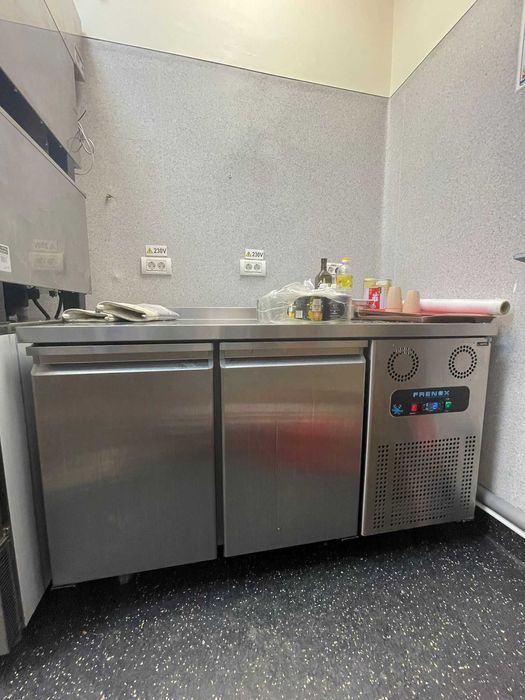 Masă FRENOX – 281 l, inox, 2 uși, aproape nouă