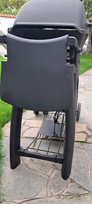 Газово Барбекю Weber Q3200  с ЧИСТО НОВИ СКАРИ И ГОРЕЛКИ