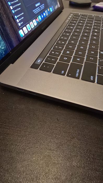 Macbook pro 15 Core i7 16gb 2019