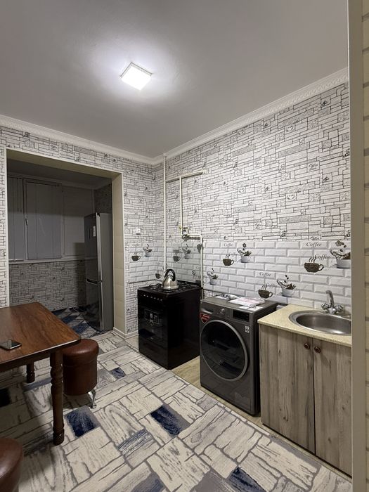 8-maktab yonidan 2 xonalik kvartira sotiladi