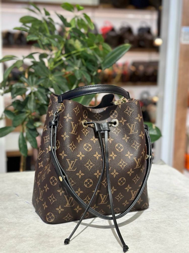Geanta Louis Vuitton Noua !!! Dimensiuni 28/25 !!!