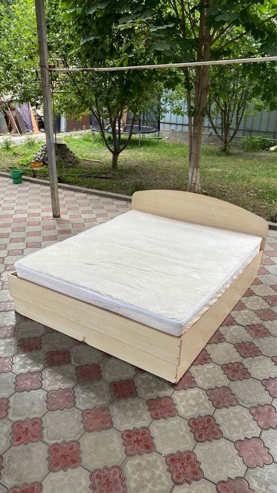 Продам 2-ух спальную Кровать +доставка