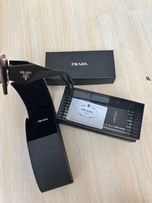 Оригинални очила на Prada