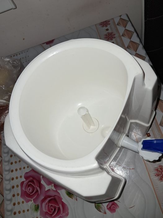 Продам кулер и 2 бутыля 19 л