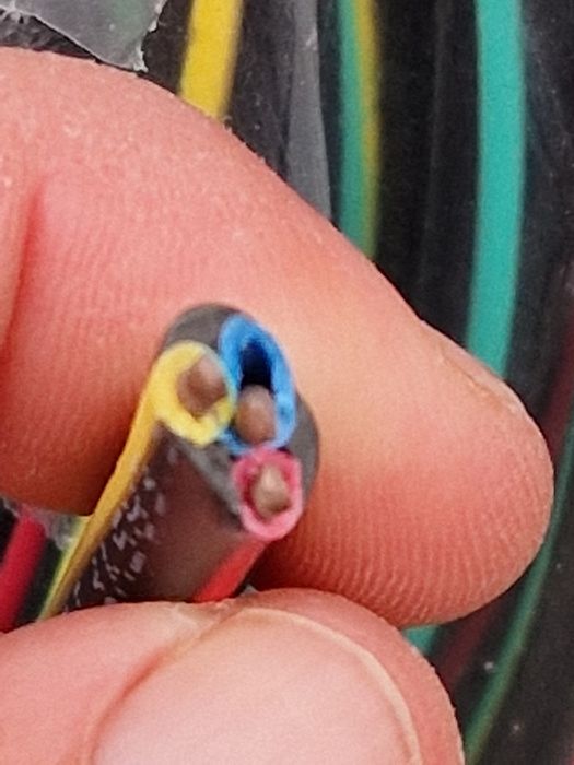 Vând conductor electric 3X2,5 mm la colac de 150 ml
