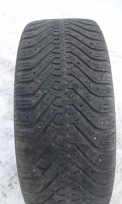 ОДНА шина 215/55 R16 - "GoodYear Ultra Grip 500" (Германия), зимняя.
