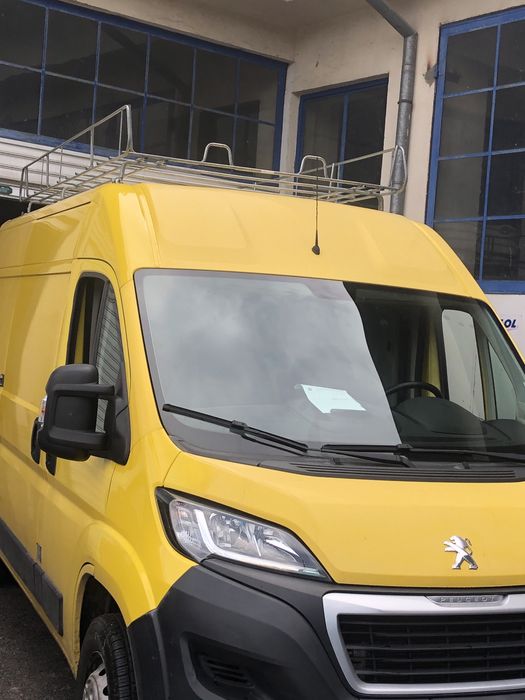 Продавам голям  метален БАГАЖНИК