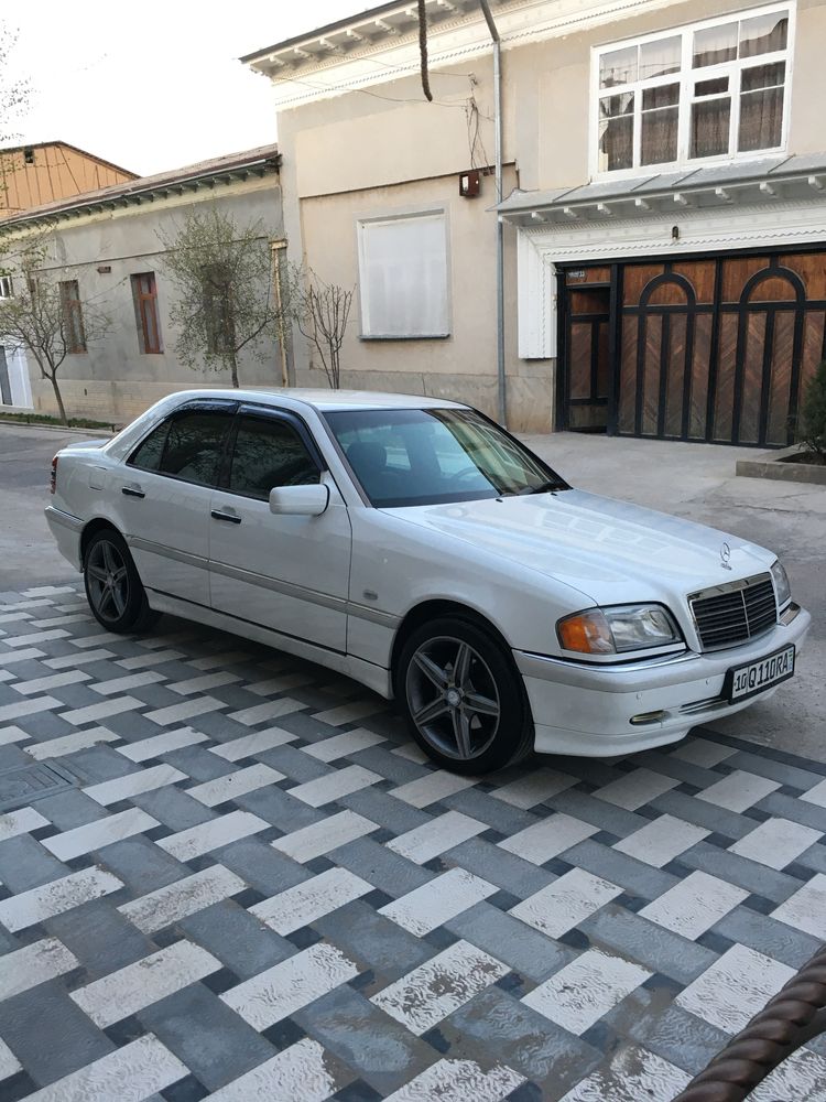 Mercedes-Benz C240