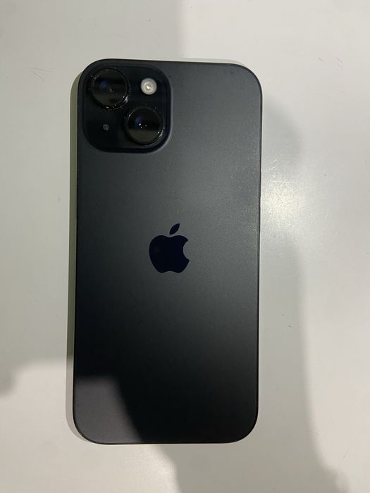 iphone 15 black 128gb , 77 процента капацитет на батерия