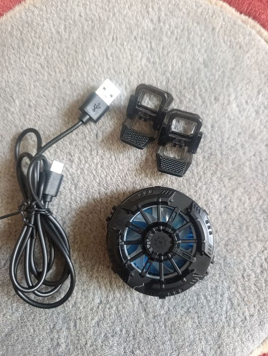 Работи перфектно. Става за секи телефон