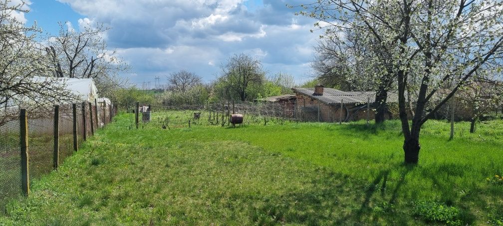 Къща - вила в село средна Смолница да 9 км от Добрич