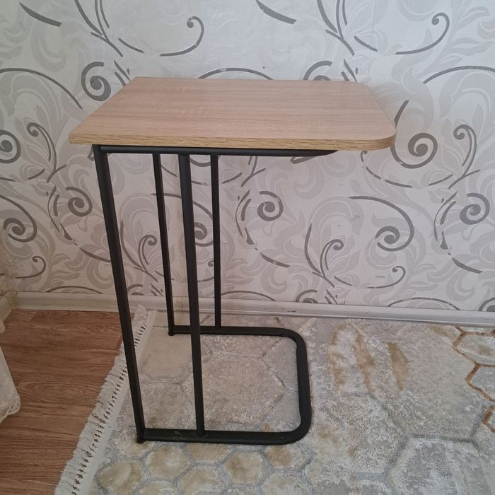 Высокий журналный столик