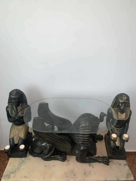 Masa cu doua statui tenta egipteana