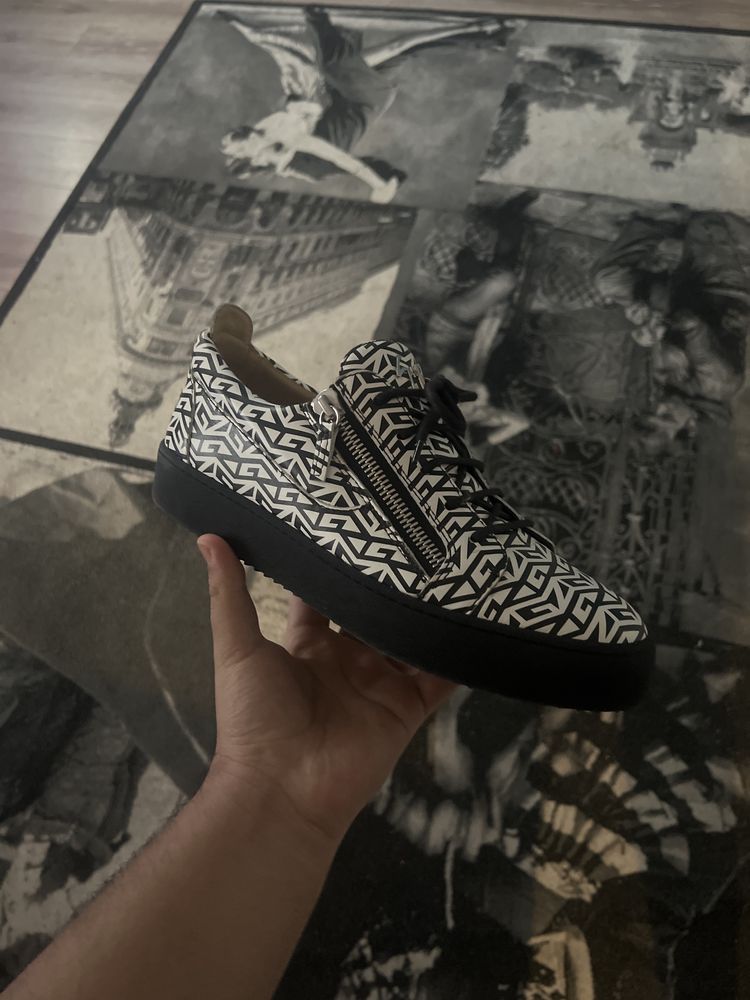 Vand/schimb Giuseppe Zanotti