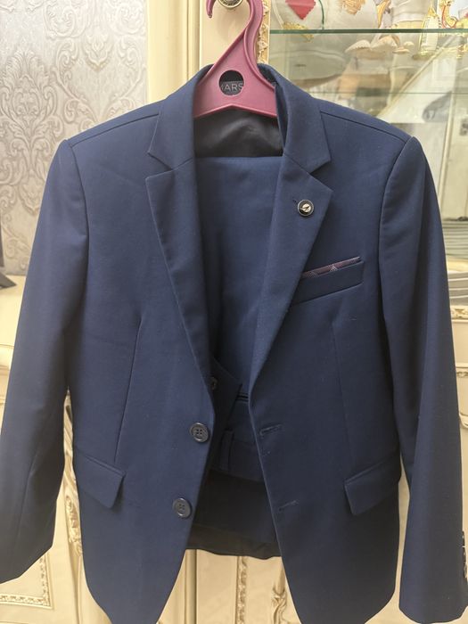 Продается костюм для мальчиков