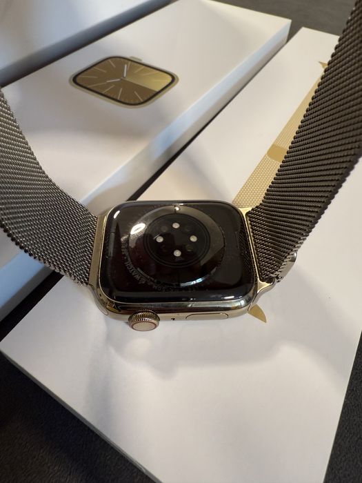 Apple Watch S9 Cellular 45 mm Gold Stainless Steel Case