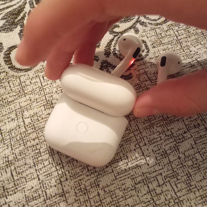 Продам айрподс цена 4500 торг есть