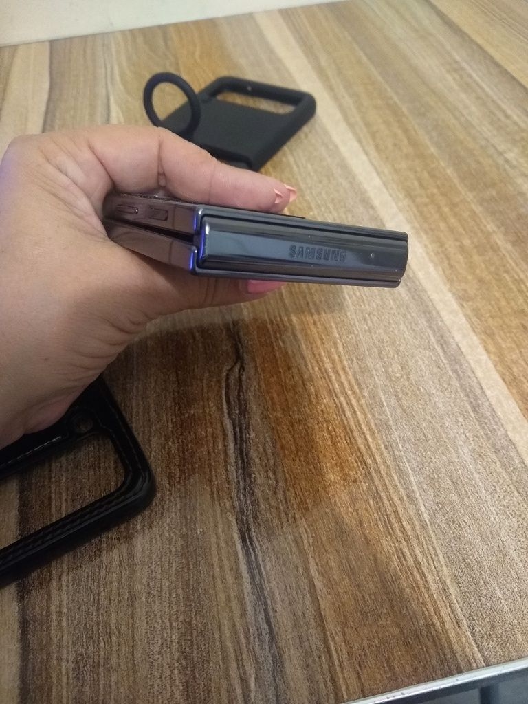 Samsung z flip 4 ,256 mb като нов