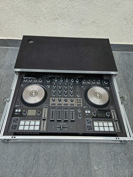 TRAKTOR S4MK3 imreuna cu case original dedicat consolei.