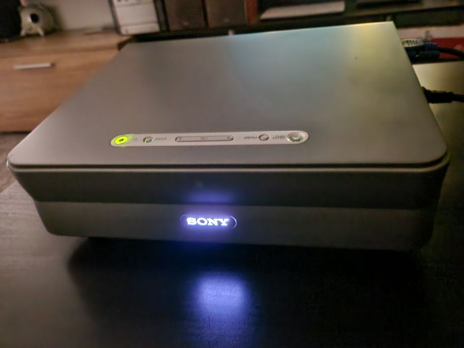 Vand Video Proiector Sony VPL-CS7 Lampa Noua.