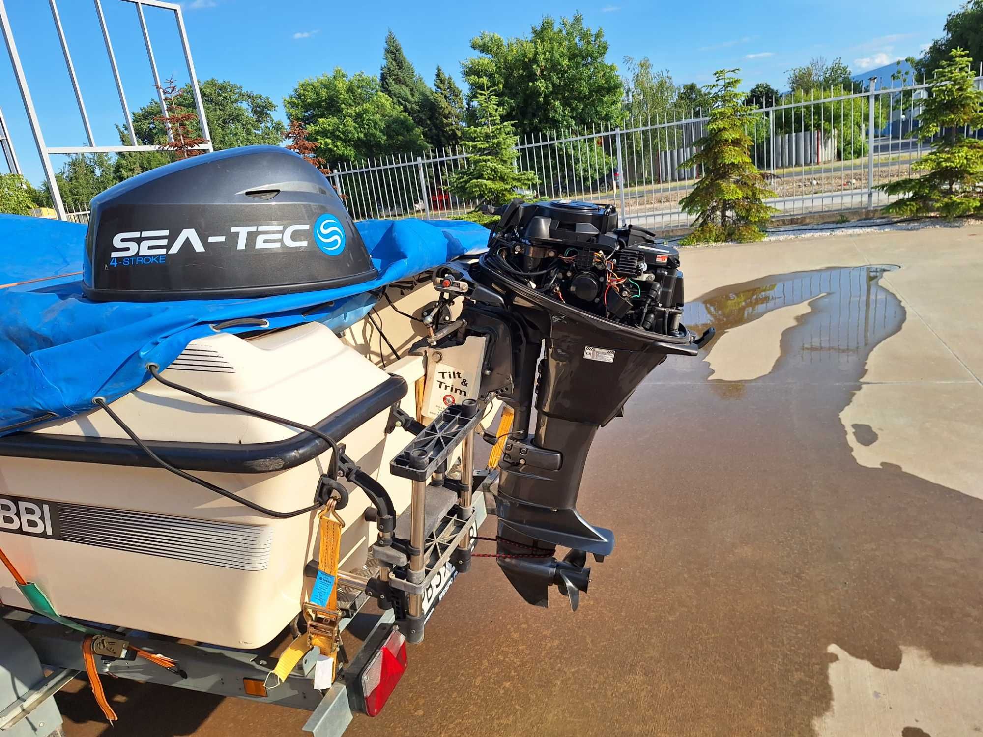 Продавам извън бордов 15 hp SEA-TEC с комплект с хидравлика