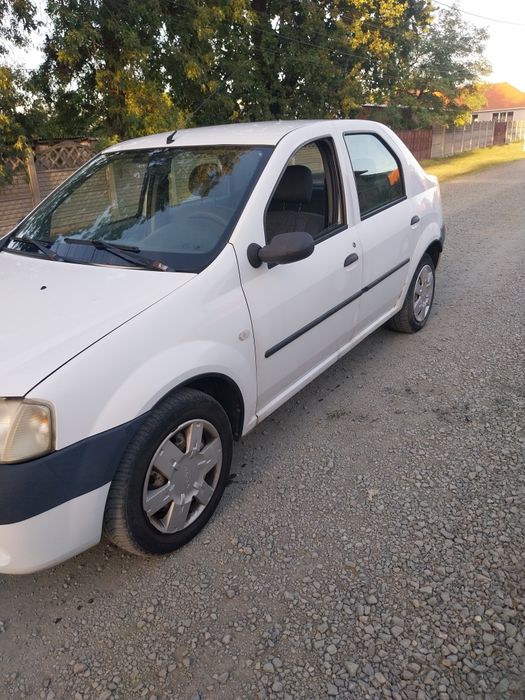 Vând Dacia Logan