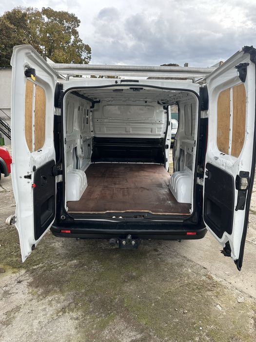 Vand Opel Vivaro lung 2015,euro 5,207000 km reali,6+1 trepte,import