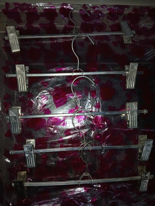 Распродажа! Новый. Вешалки по 150т, 1штук.