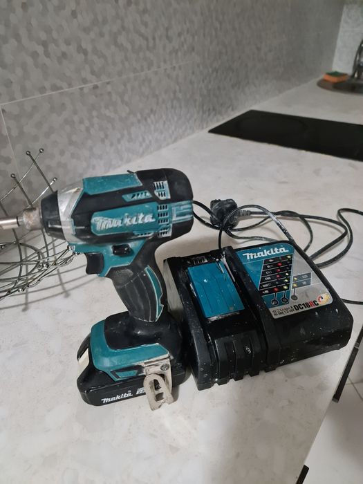 Masina de insurubat makita18v