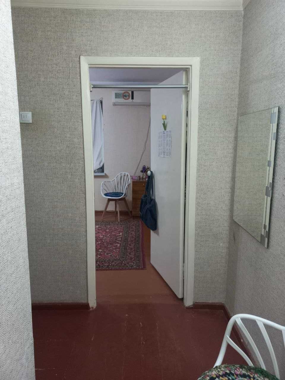 м.Буюк Ипак Йули Аптека 36,6 1-комн 5/5 35 м² кирпич 2х3 балкон чистая