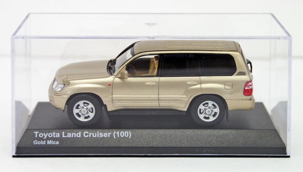 Продам коллекционную модель в масштабе 1 43 Toyota Land Cruiser 100