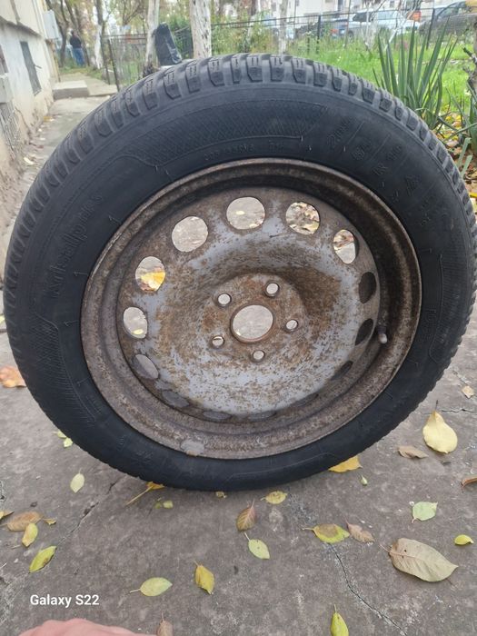 Vand roti cu cauciucuri de iarnă 205/55/16 .