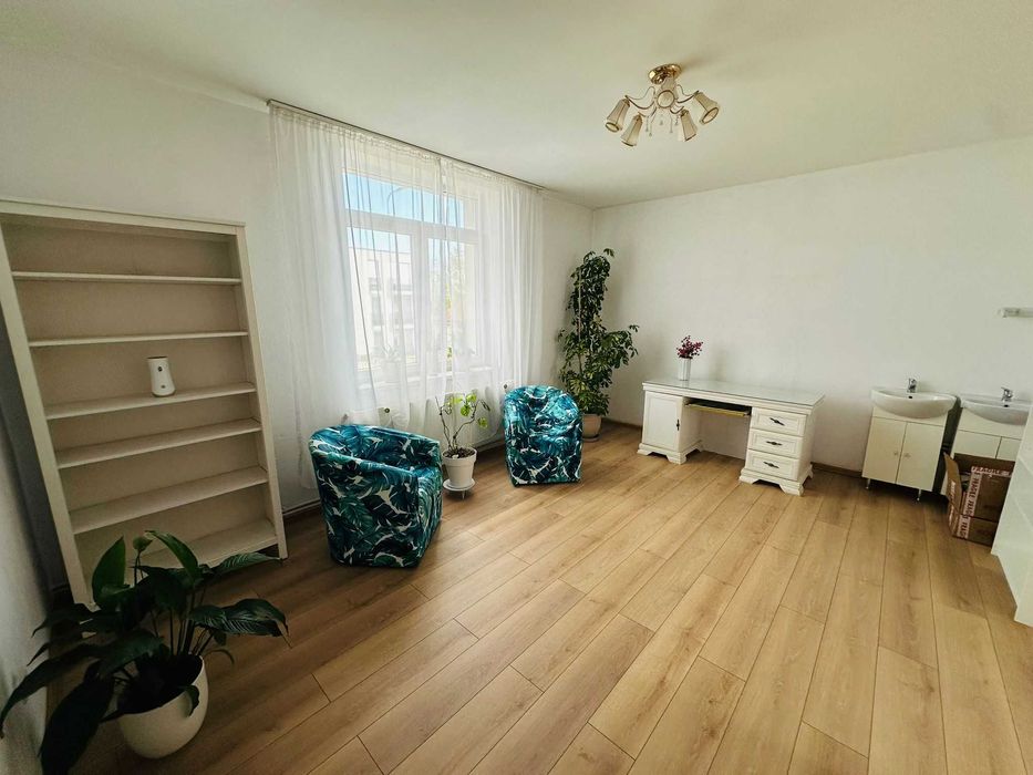 Închiriez cameră în Salon de înfrumusețare