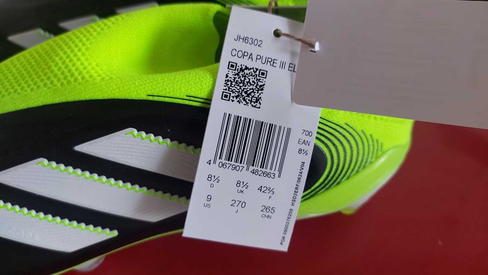 Футболни обувки adidas