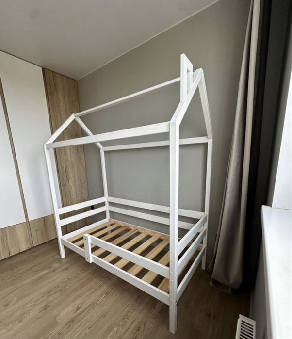 Кровать домик детская