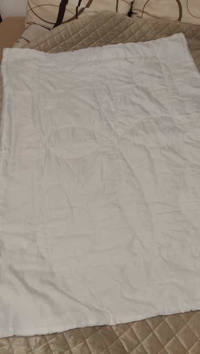 Бебешки комлект чаршафи 2 бр  и олекотена завивка за бебешко креватче