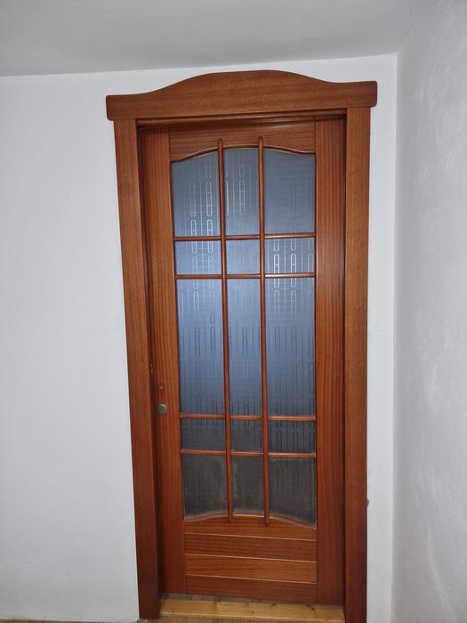 Vând usa lemn masiv