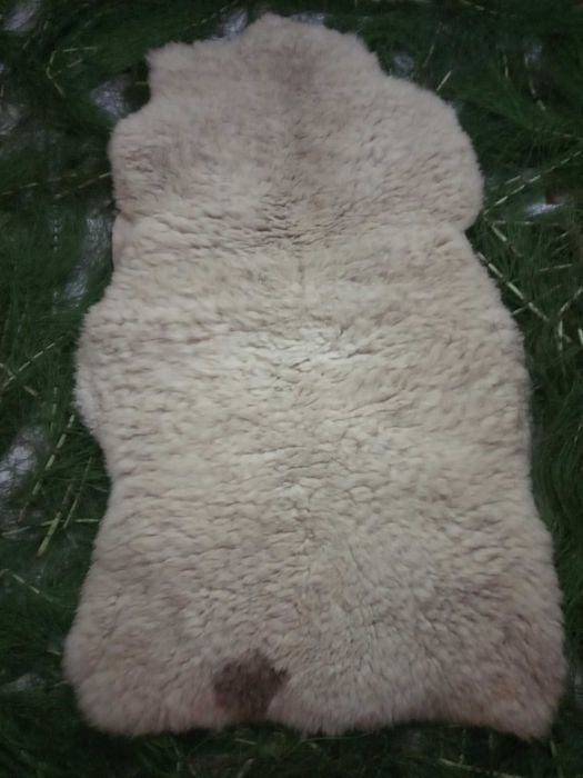 Vând blănuri decorative,miel și oaie prelucrate