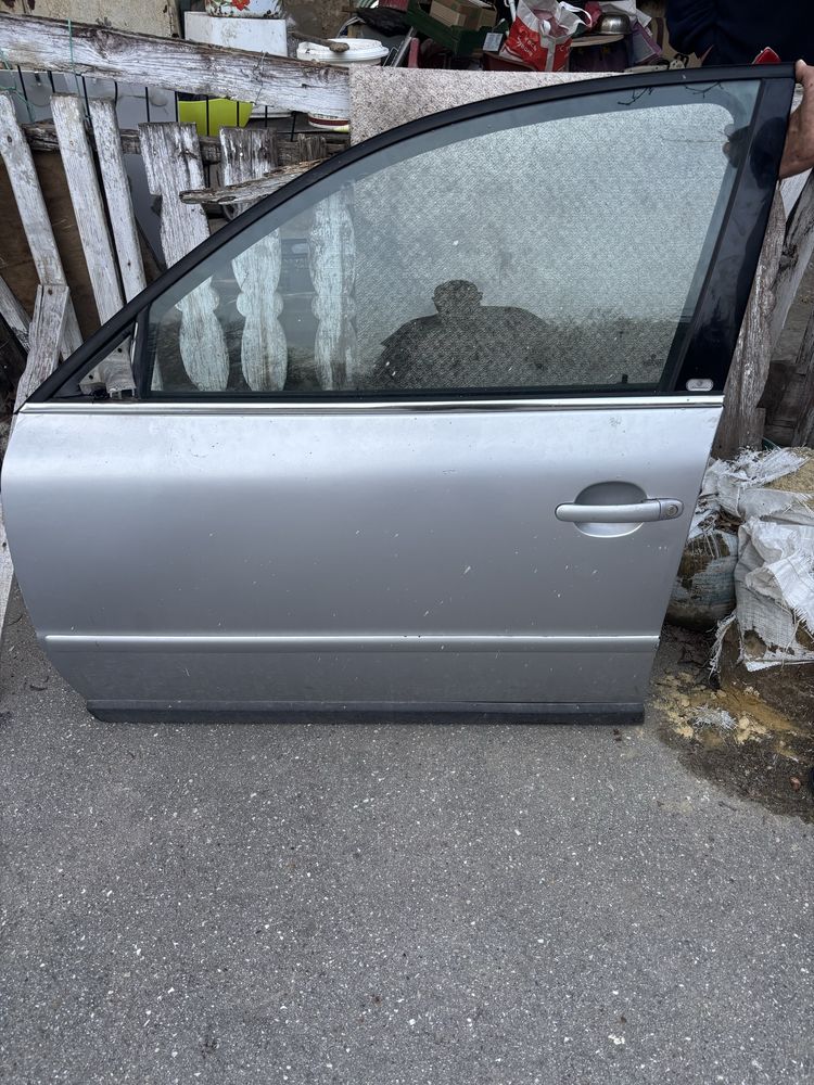 Продавам врати за pasat b5.5