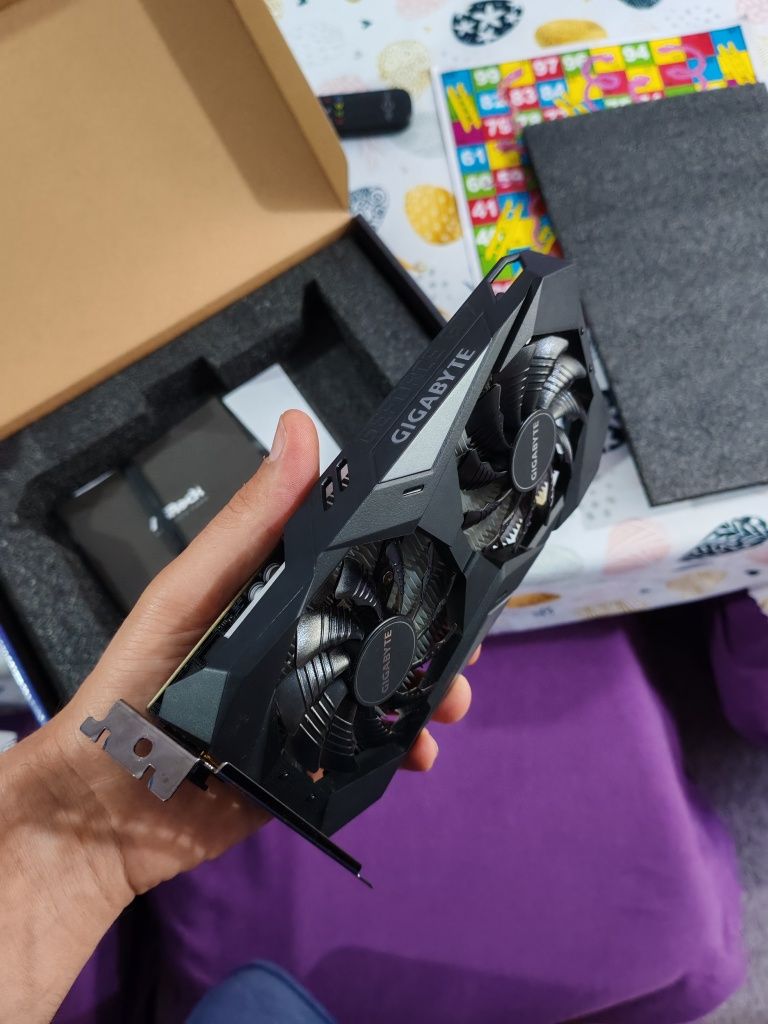 Дъно с процесор Ryzen 5 5500, RAM 16GB  и видеокарта GeForce 1650 4GB