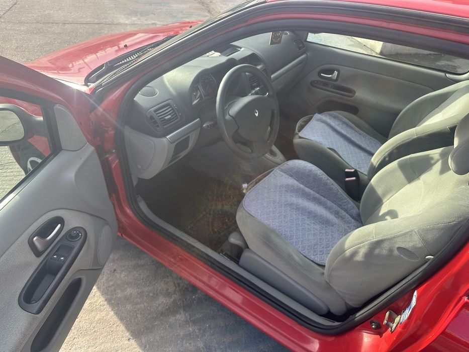 Renault Clio 1.4 Benzina 2004 AUTOMAT