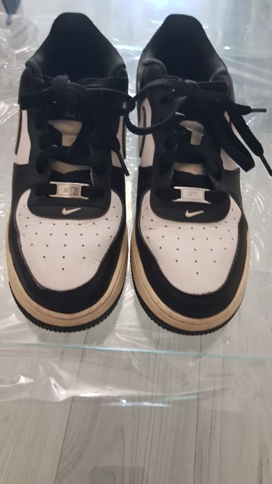 Vand adidasi Nike de barbati nr 40.