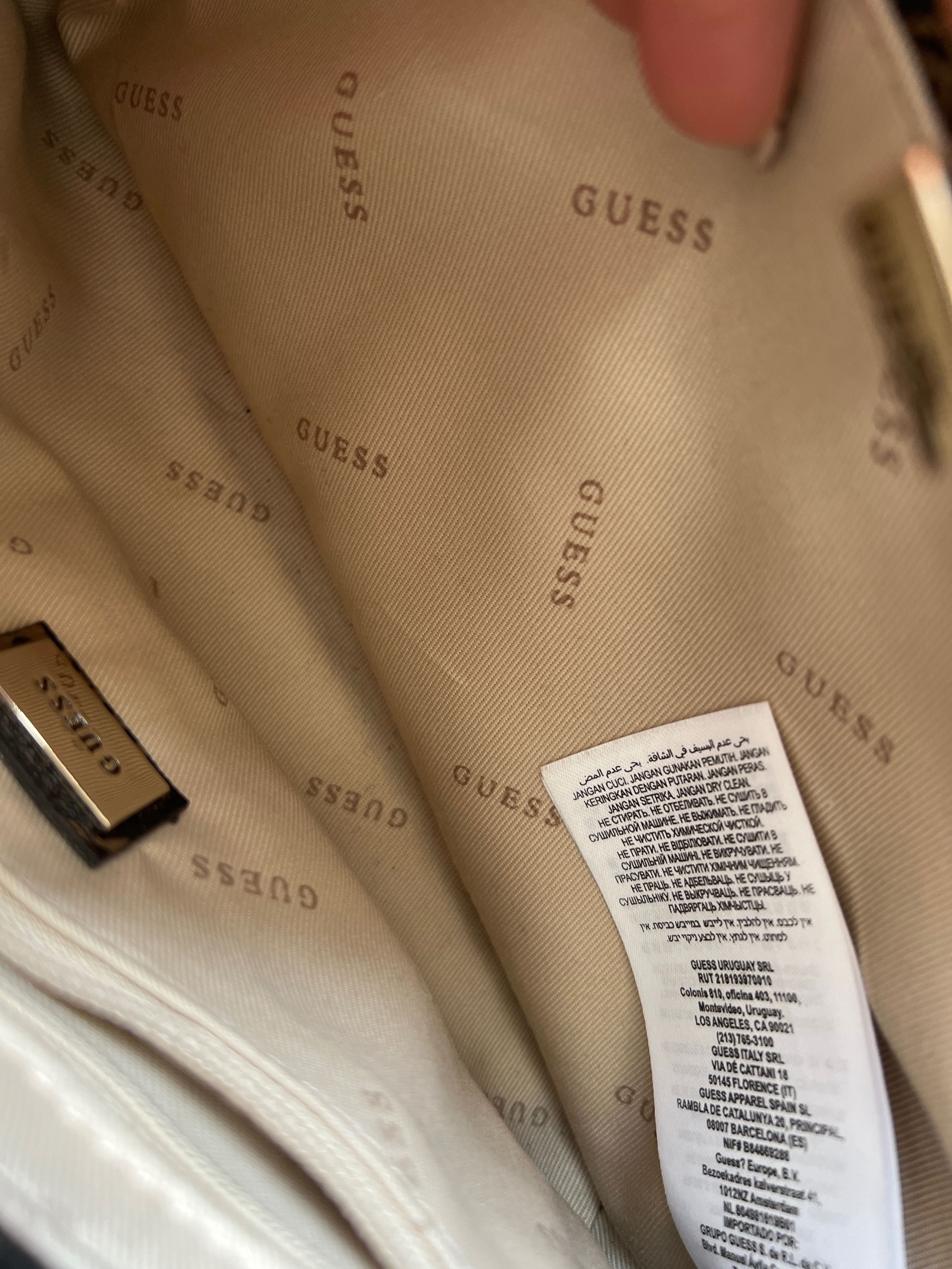 Дамска чанта Guess